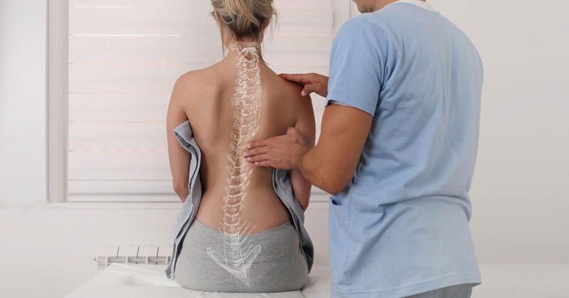 Chữa cong vẹo cột sống không cần phẫu thuật có hiệu quả không? Giải đáp từ chuyên gia