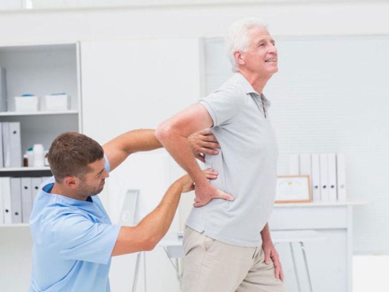 Cong Vẹo Cột Sống Ở Người Lớn Tuổi Có Điều Trị Được Không?