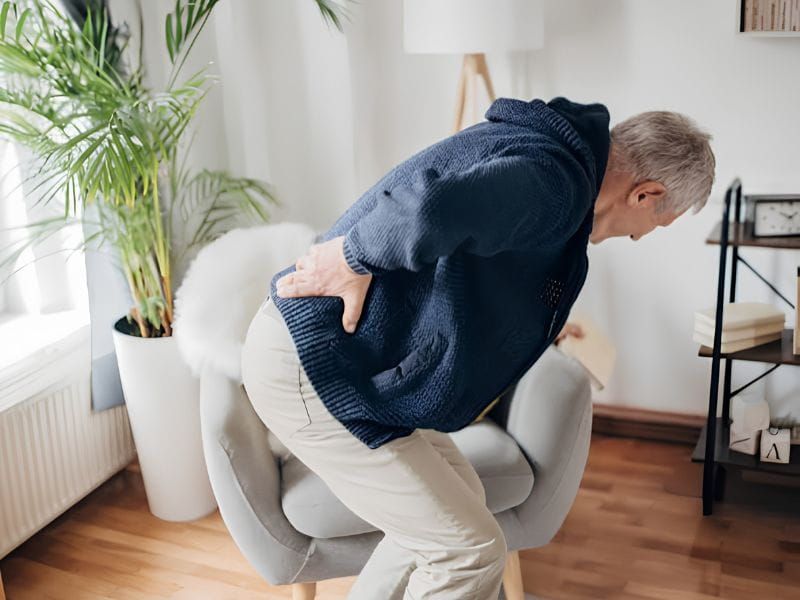 Cong Vẹo Cột Sống Ở Người Lớn Tuổi: Nguyên Nhân Và Hướng Điều Trị