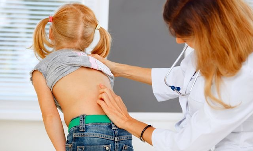 Cong vẹo cột sống học đường - Làm sao để phòng tránh?