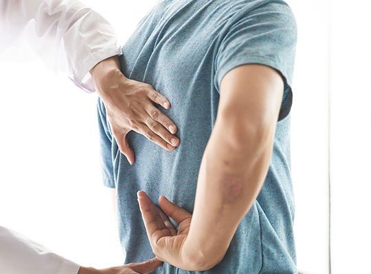 Điều trị Cong vẹo cột sống + Những triệu chứng khác